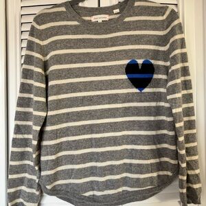 Chinti & Parker 100% cashmere Gray and White Striped Sweater with Blue Heart